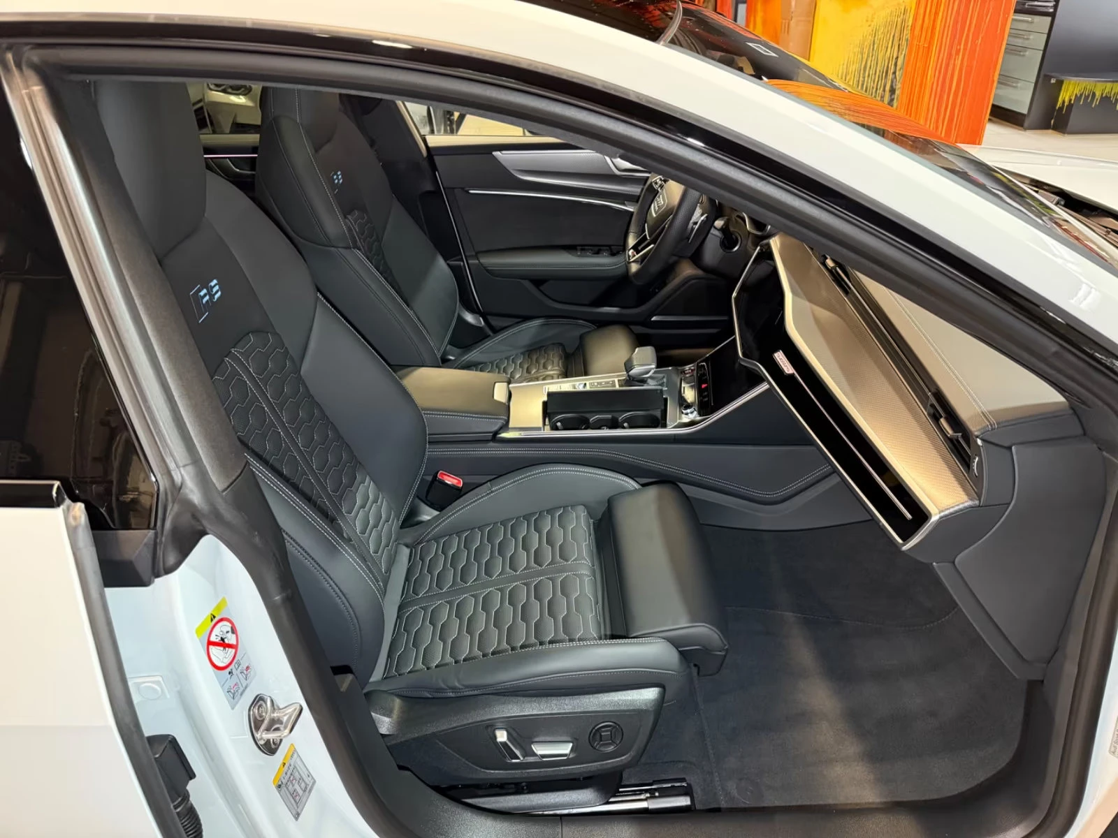 Audi Rs7 KERAMIK/600HP/MATRIX/360/HUD/PANO/SOFT/B&O/395z, снимка 12 - Автомобили и джипове - 54422572