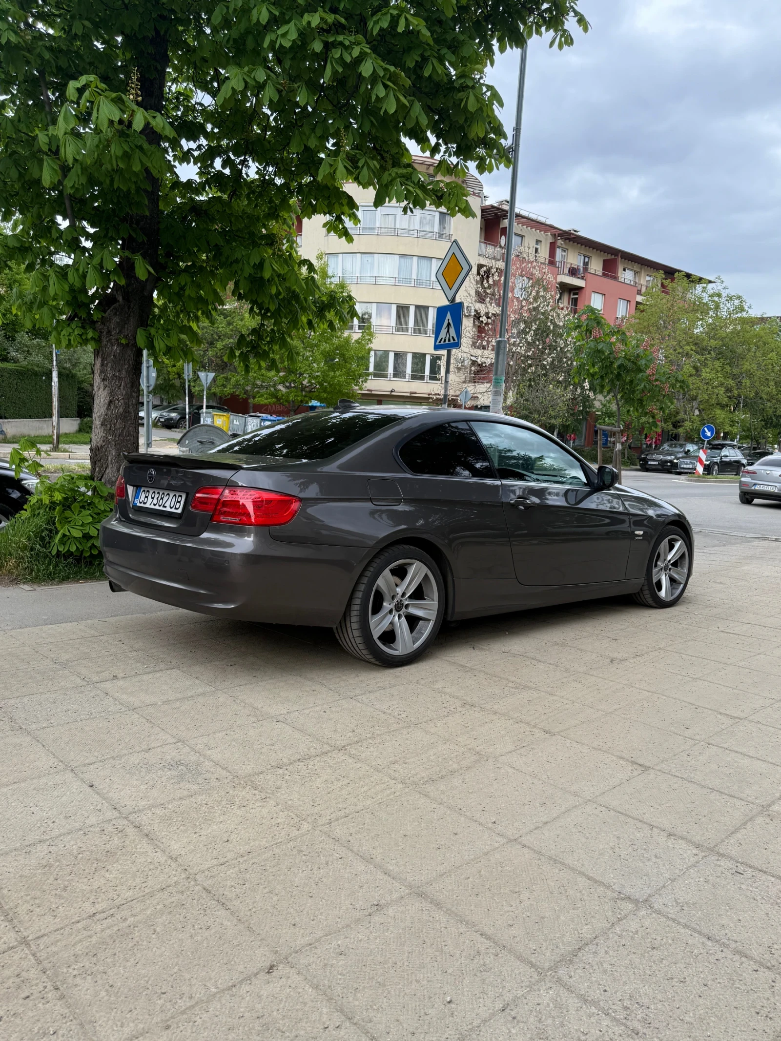 BMW 320 СМЕНЕНИ ВЕРИГИ, снимка 2 - Автомобили и джипове - 54456518