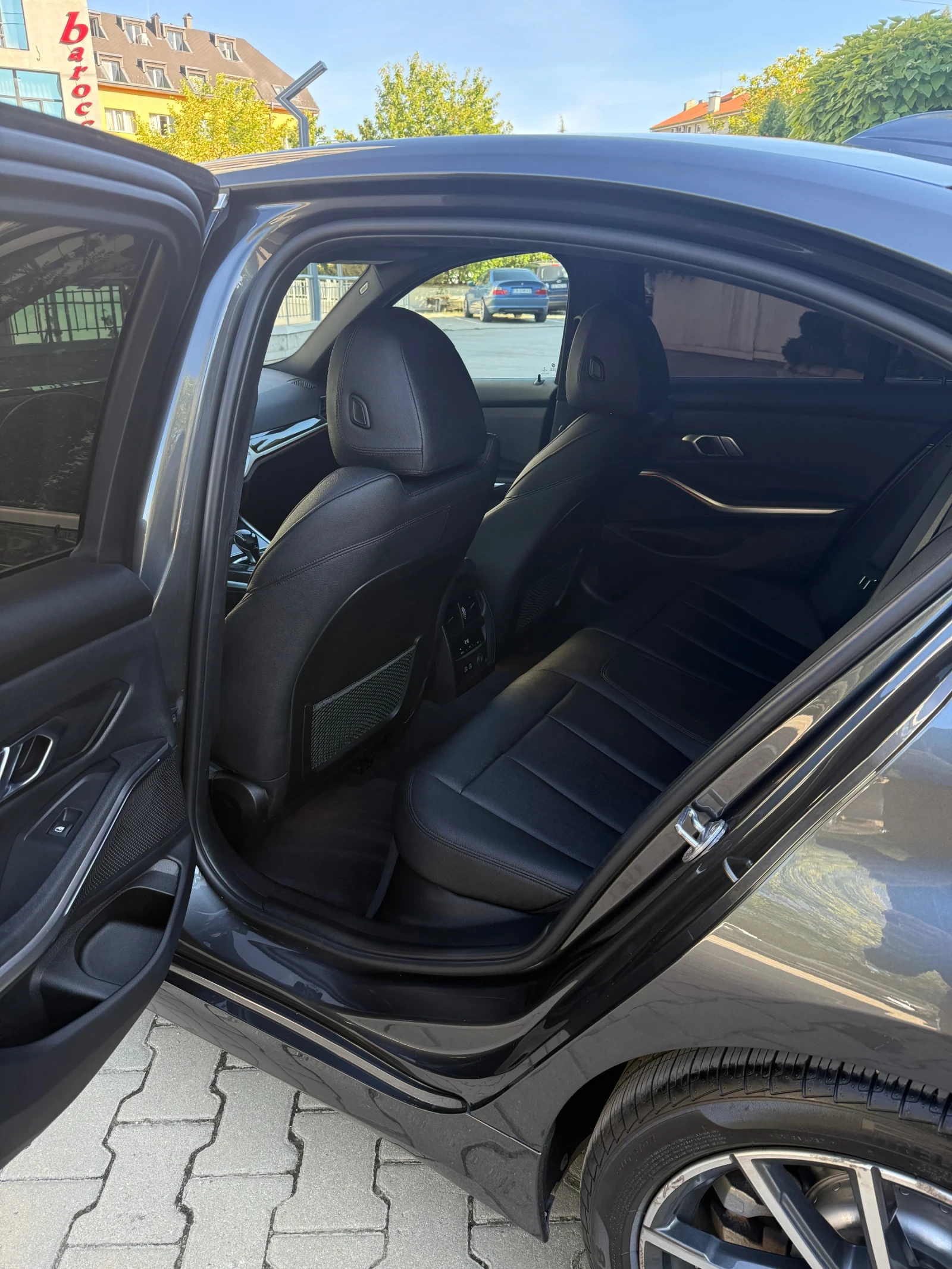 BMW 330, снимка 9 - Автомобили и джипове - 56338639