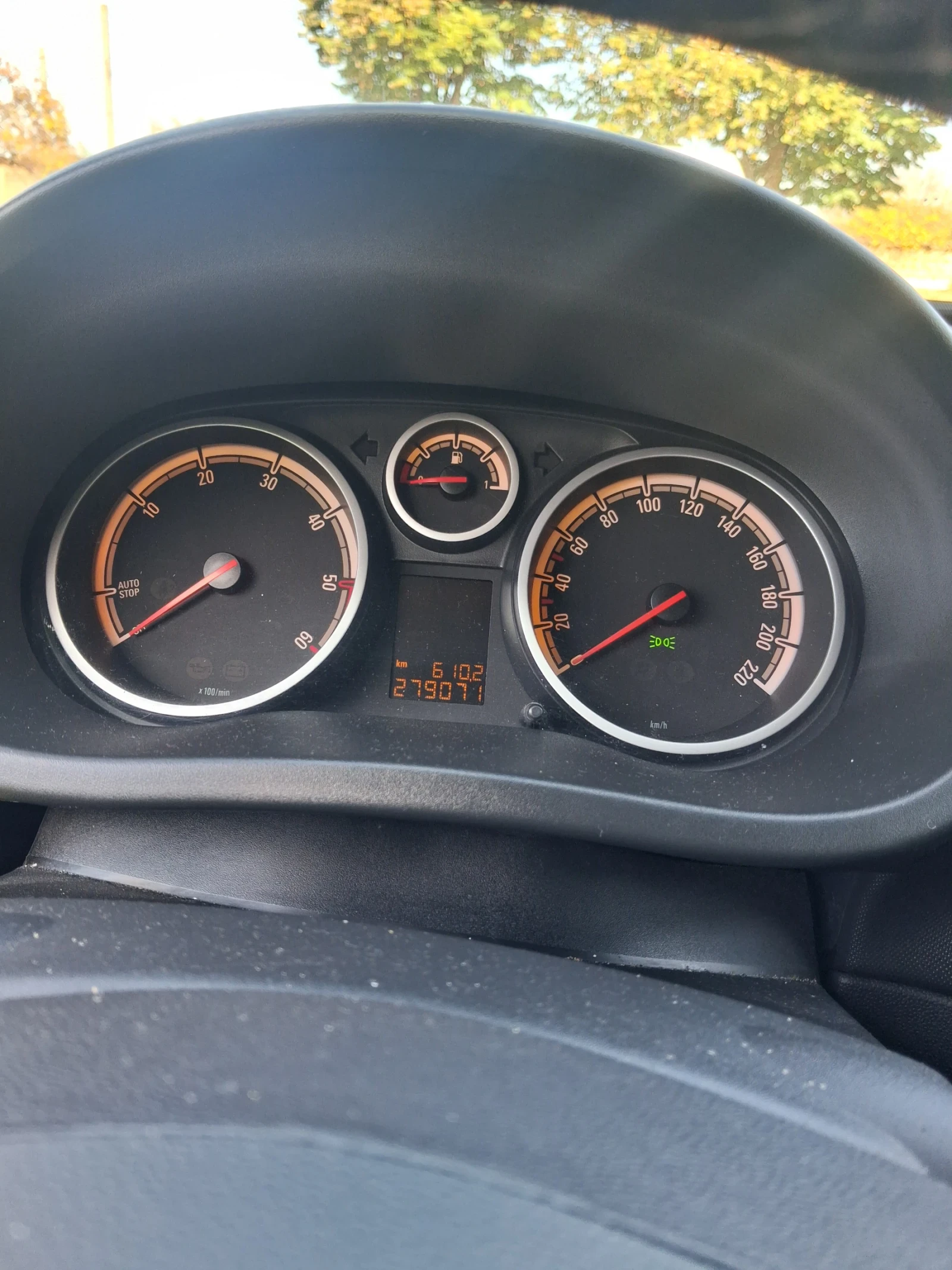 Opel Corsa 1.3 CDTI 2011г, снимка 10 - Автомобили и джипове - 56727341