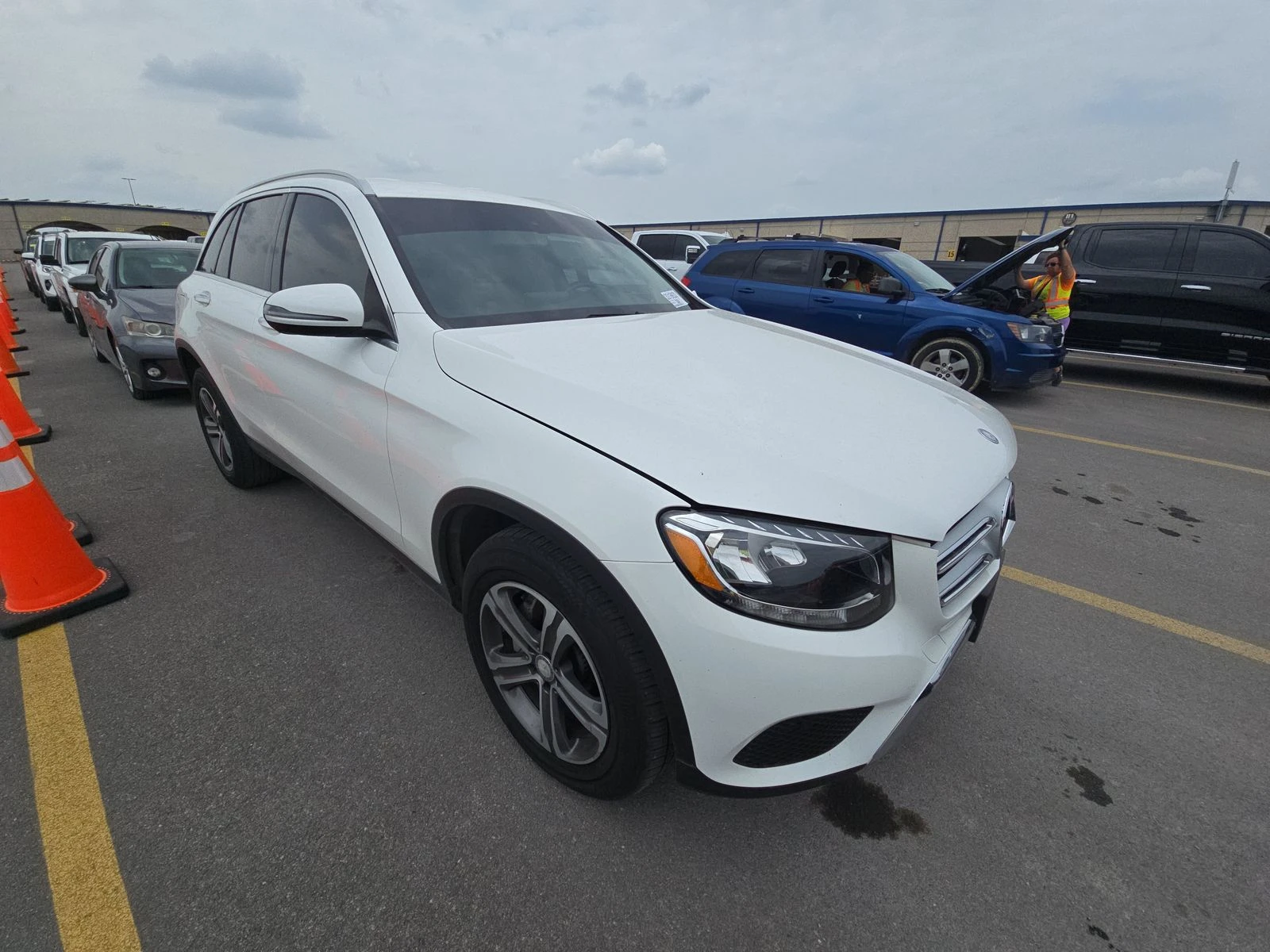 Mercedes-Benz GLC 300 ПРОМО! БЕЗ АНАЛОГ* KEYLESS GO* КАМЕРА* М.ТОЧКА* ПА - изображение 2