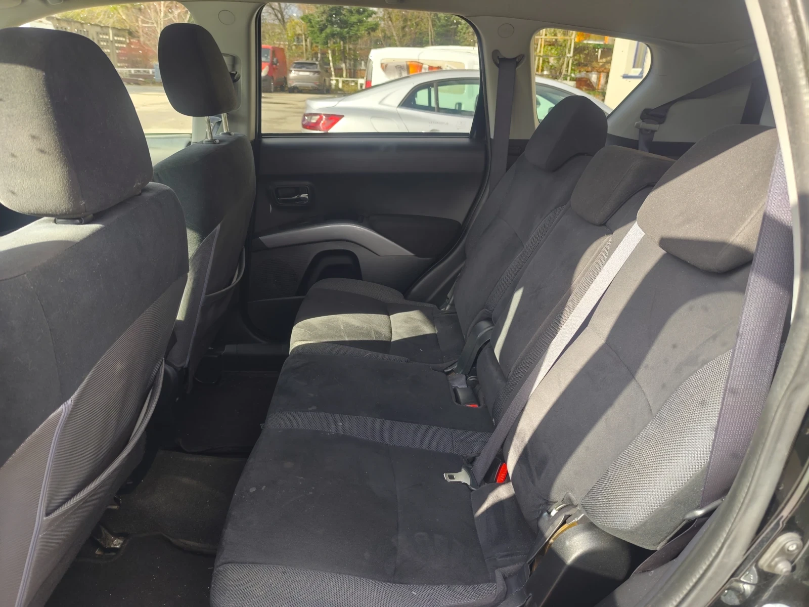 Mitsubishi Outlander 2.0 tdi 4x4 - изображение 10