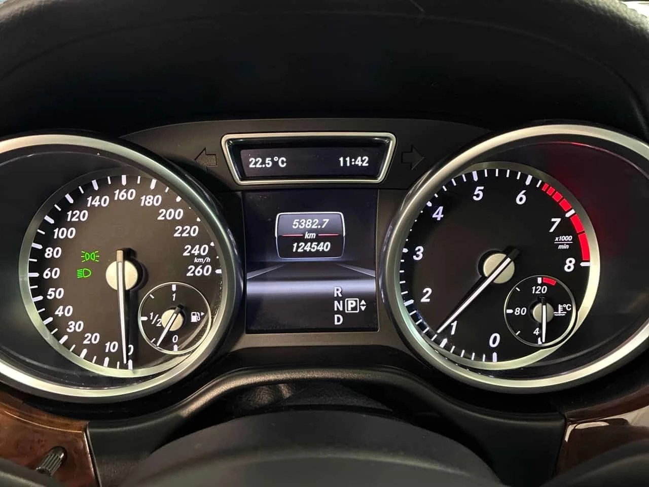 Mercedes-Benz GL 550 AMG Line * CARFAX * Без инциднети * , снимка 8 - Автомобили и джипове - 55440291