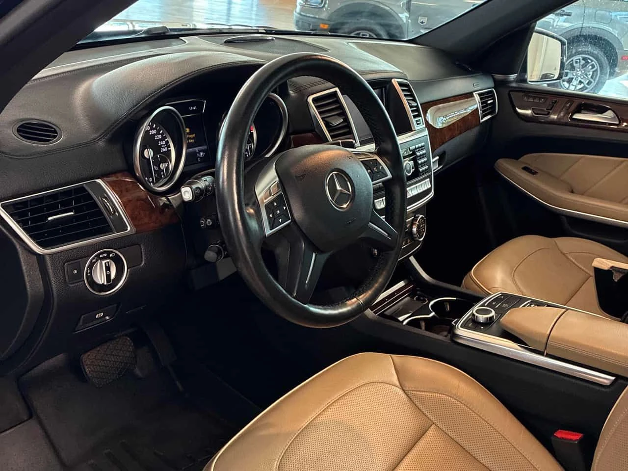Mercedes-Benz GL 550 AMG Line * CARFAX * Без инциднети * , снимка 7 - Автомобили и джипове - 55440291