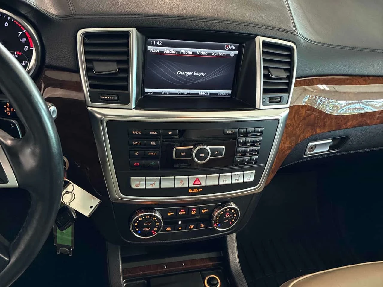 Mercedes-Benz GL 550 AMG Line * CARFAX * Без инциднети * , снимка 9 - Автомобили и джипове - 55440291
