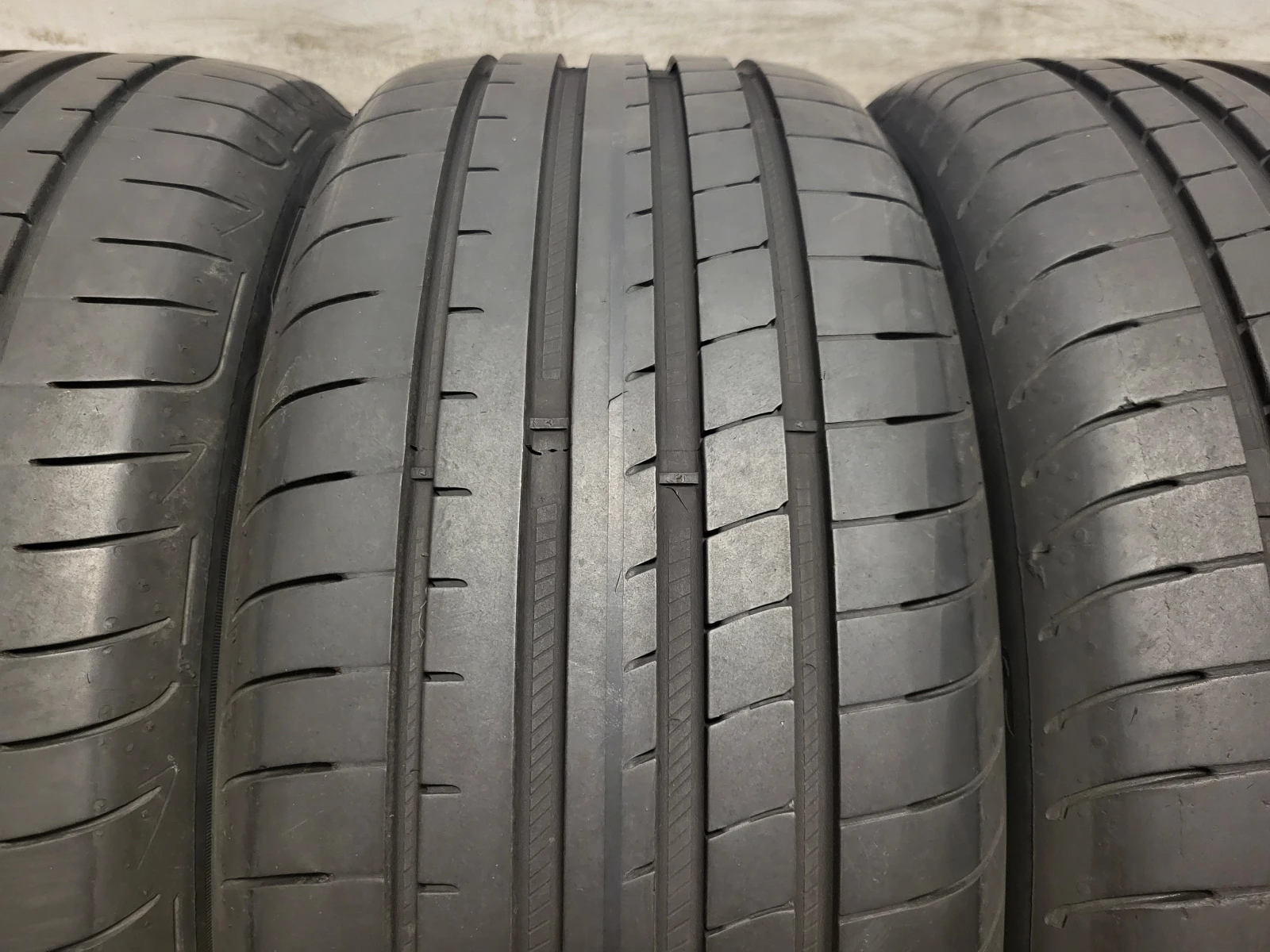 Гуми Летни 245/45R18, снимка 4 - Гуми и джанти - 55168435