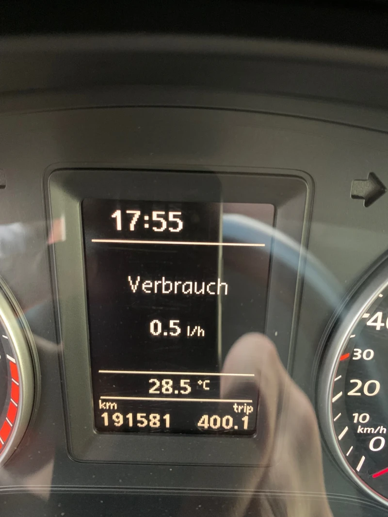 VW Jetta 1.6TDI, снимка 9 - Автомобили и джипове - 48273631