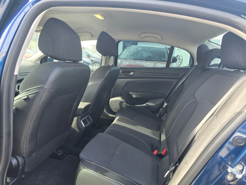Renault Megane 1.3 Tce, снимка 7 - Автомобили и джипове - 49908761