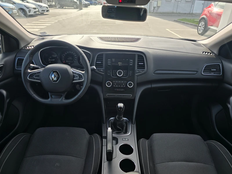 Renault Megane 1.3 Tce, снимка 8 - Автомобили и джипове - 49908761