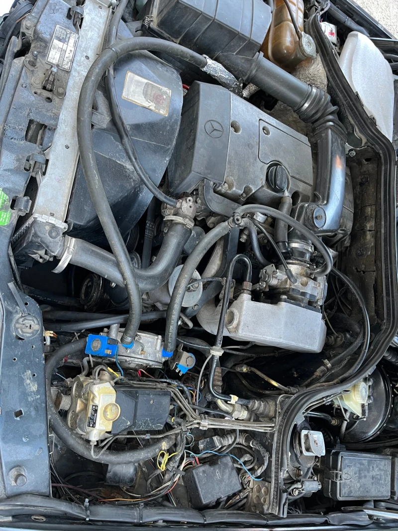 Mercedes-Benz 124 Е200, снимка 9 - Автомобили и джипове - 52438843