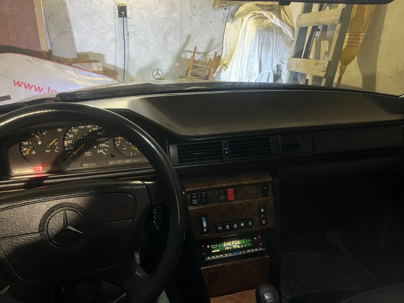 Mercedes-Benz 124 Е200, снимка 14 - Автомобили и джипове - 52438843