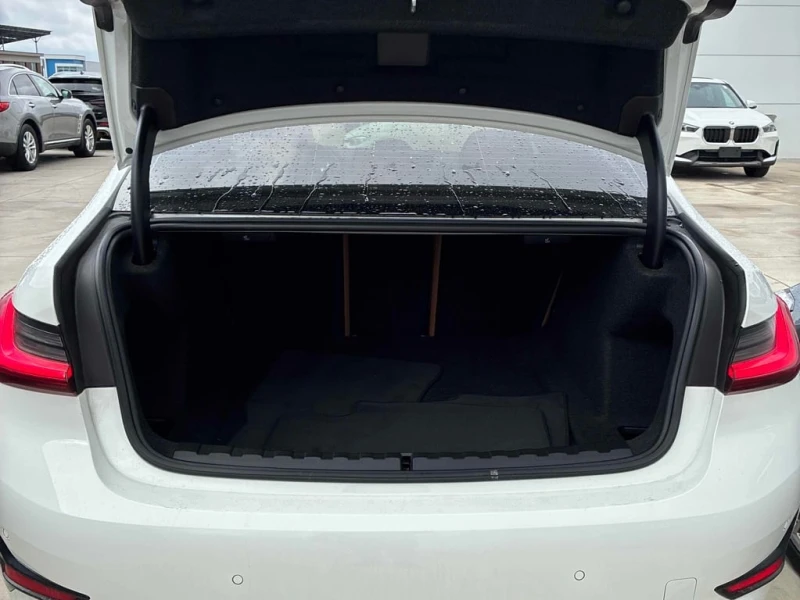 BMW 330 * 330i xDrive * CARFAX * БЕЗ ПЪРВОНАЧАЛНА ВНОСКА, снимка 13 - Автомобили и джипове - 53143584