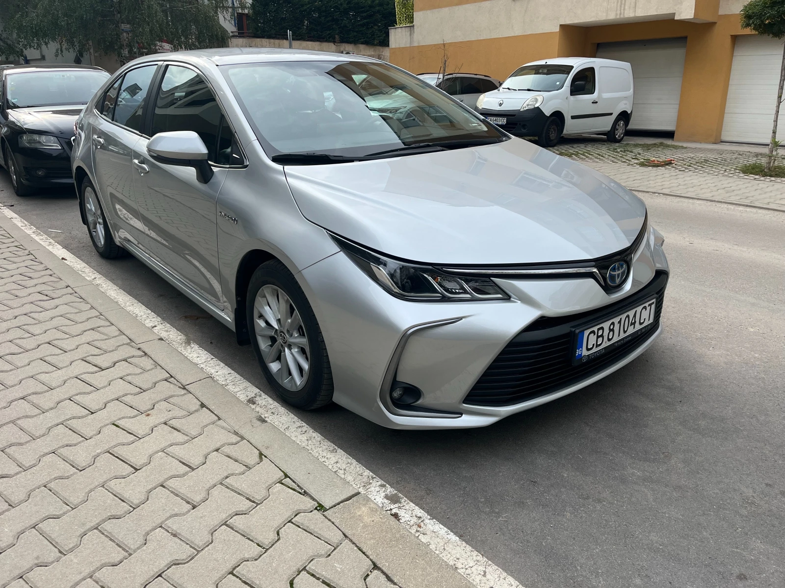 Toyota Corolla 1.8 CVT Executive Hybrid-  | Mobile.bg   1