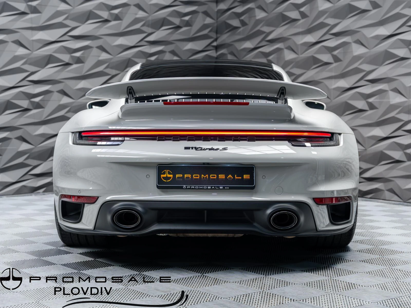 Porsche 911 TURBO S* PANO* BOSE* 360* CARBON* ОБДУХВ*  - изображение 4