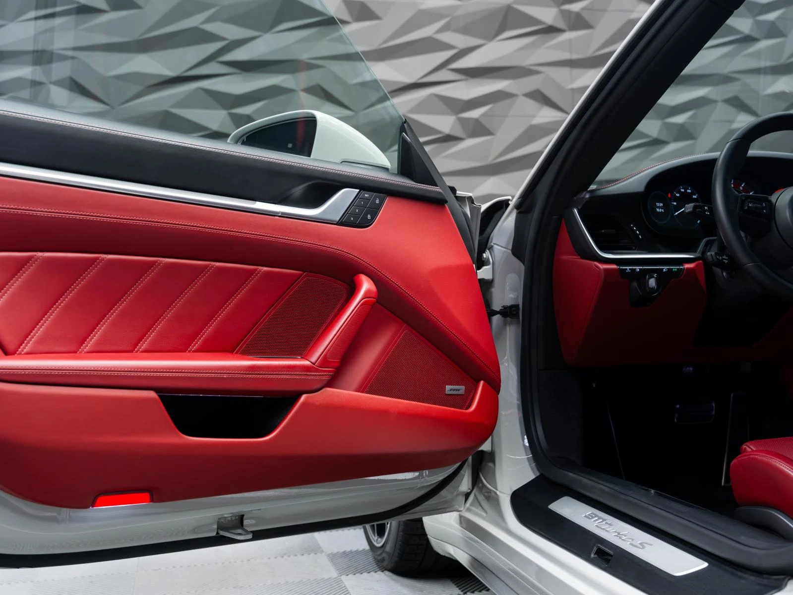 Porsche 911 TURBO S* PANO* BOSE* 360* CARBON* ������*  | Mobile.bg � ����������� 15