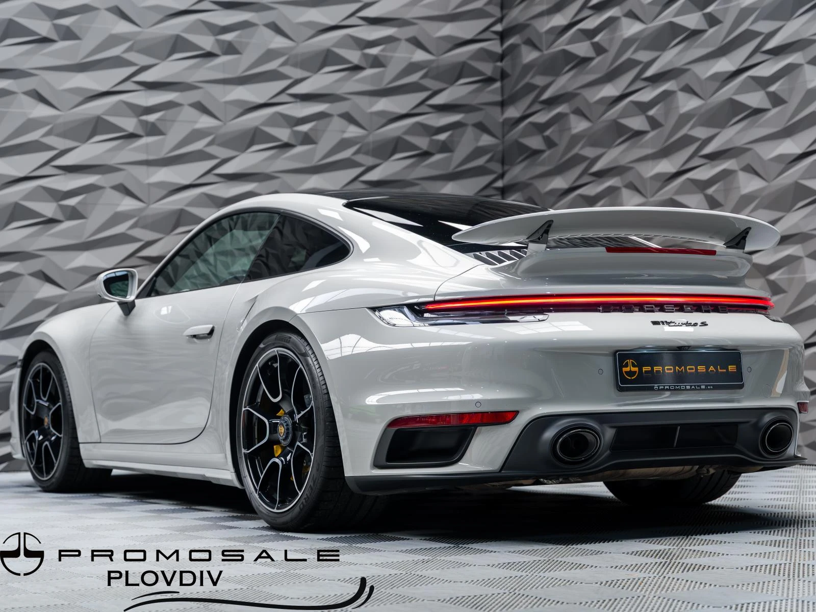 Porsche 911 TURBO S* PANO* BOSE* 360* CARBON* ОБДУХВ*  - изображение 3