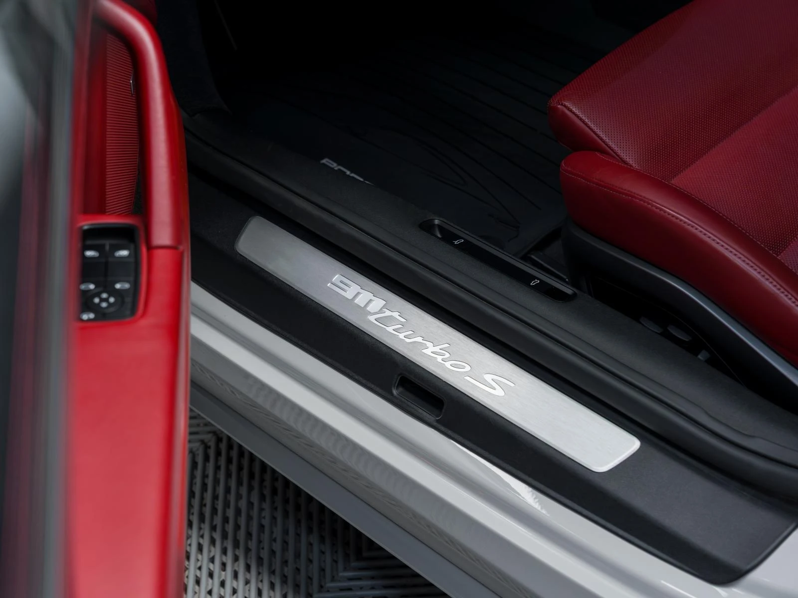 Porsche 911 TURBO S* PANO* BOSE* 360* CARBON* ������*  | Mobile.bg � ����������� 16