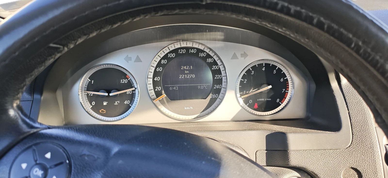 Mercedes-Benz C 200 1975, снимка 9 - Автомобили и джипове - 53747734