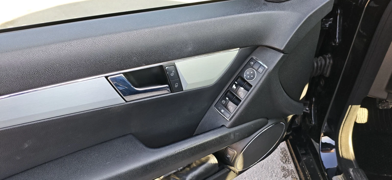 Mercedes-Benz C 200 1975, снимка 8 - Автомобили и джипове - 53747734