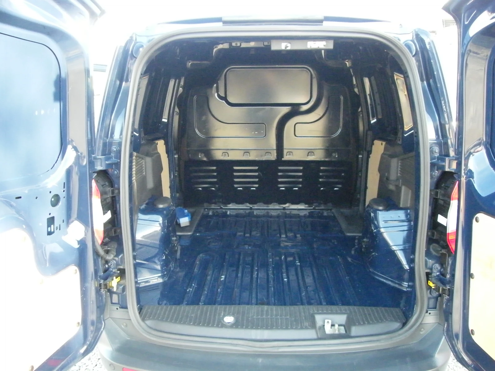 Ford Courier 1.5TDCI EURO 6D, снимка 11 - Автомобили и джипове - 53796789