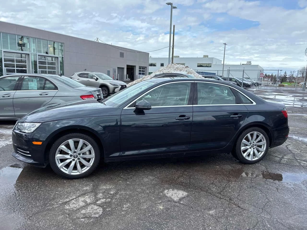 Audi A4 * Komfort * CARFAX * ЦЕНА ДО БГ, снимка 2 - Автомобили и джипове - 53915778