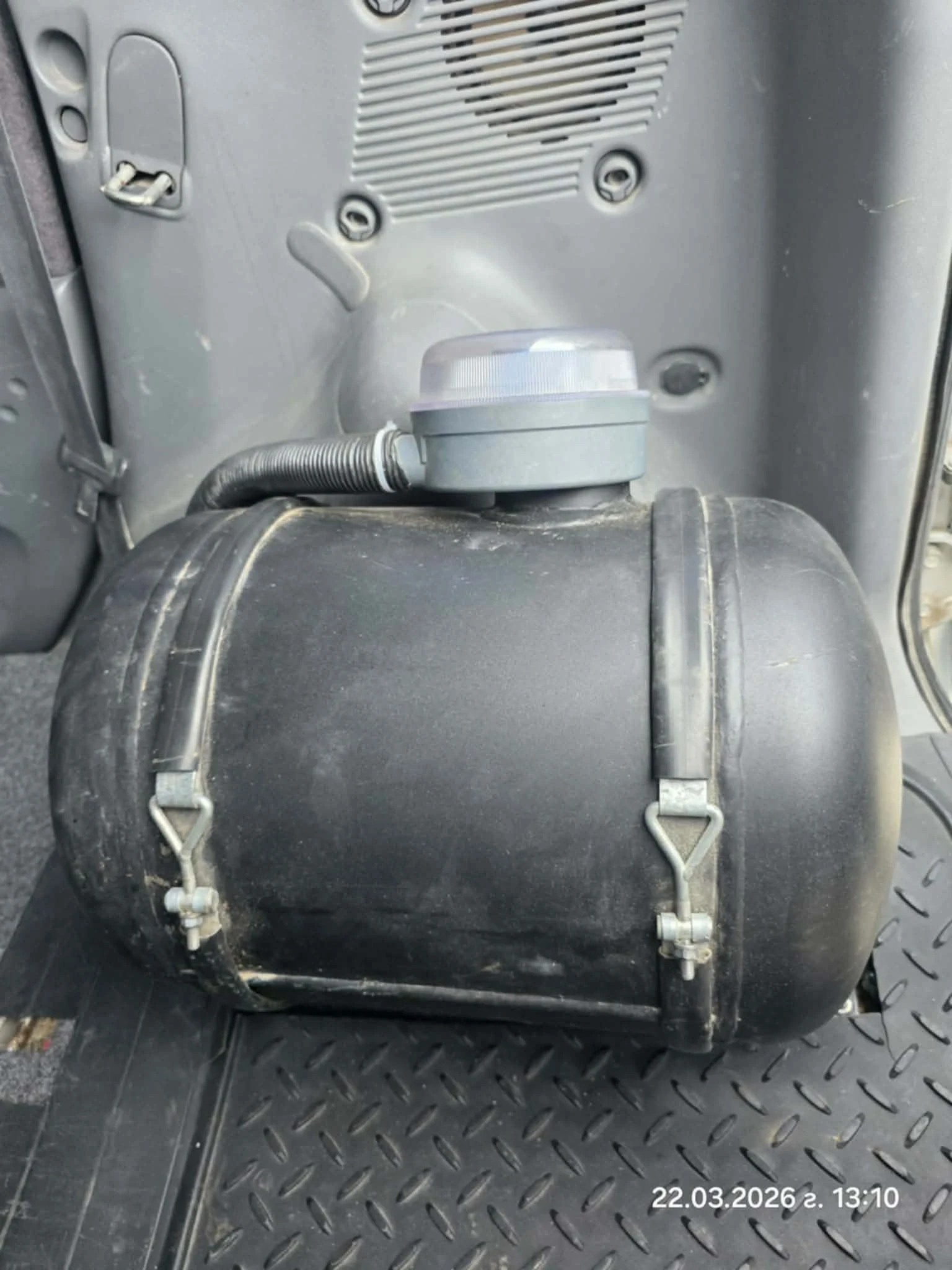 Toyota Yaris verso 1.3, снимка 8 - Автомобили и джипове - 53940030