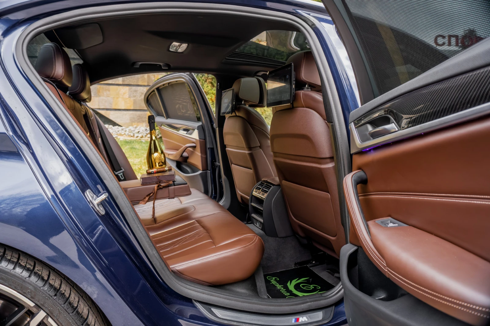 BMW 540 I* X-DRIVE* M-SPORT* LCI* CARBON* MASSAGE* 3XTV, снимка 11 - Автомобили и джипове - 53991335