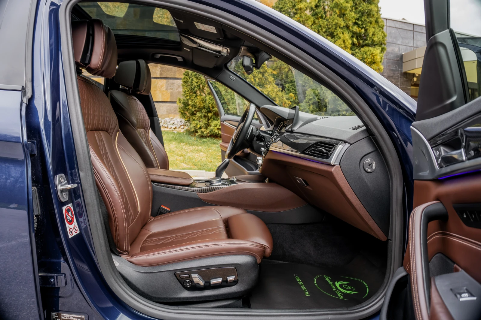 BMW 540 I* X-DRIVE* M-SPORT* LCI* CARBON* MASSAGE* 3XTV, снимка 12 - Автомобили и джипове - 53991335