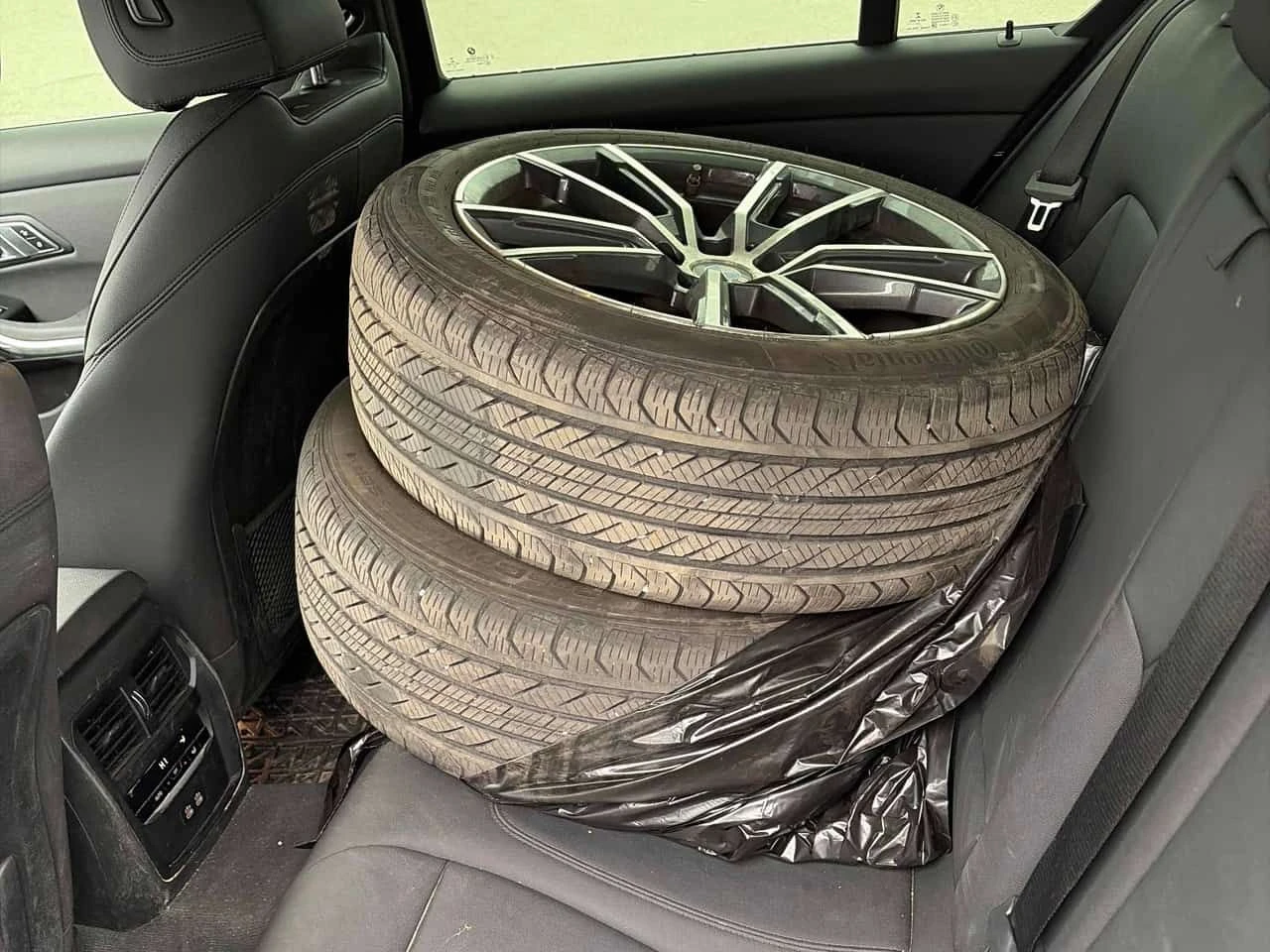 BMW 330 i xDrive/ШИБИДАХ/ВТОРИ ГУМИ И ДЖАНТИ, снимка 11 - Автомобили и джипове - 54057539