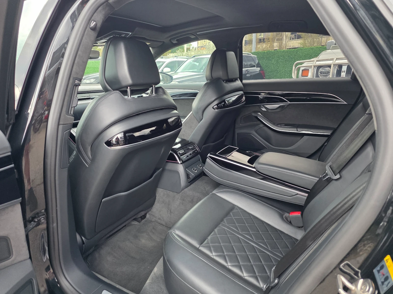 Audi A8 60TFSI / PLUG IN HYBRID / LASER , снимка 13 - Автомобили и джипове - 54239707