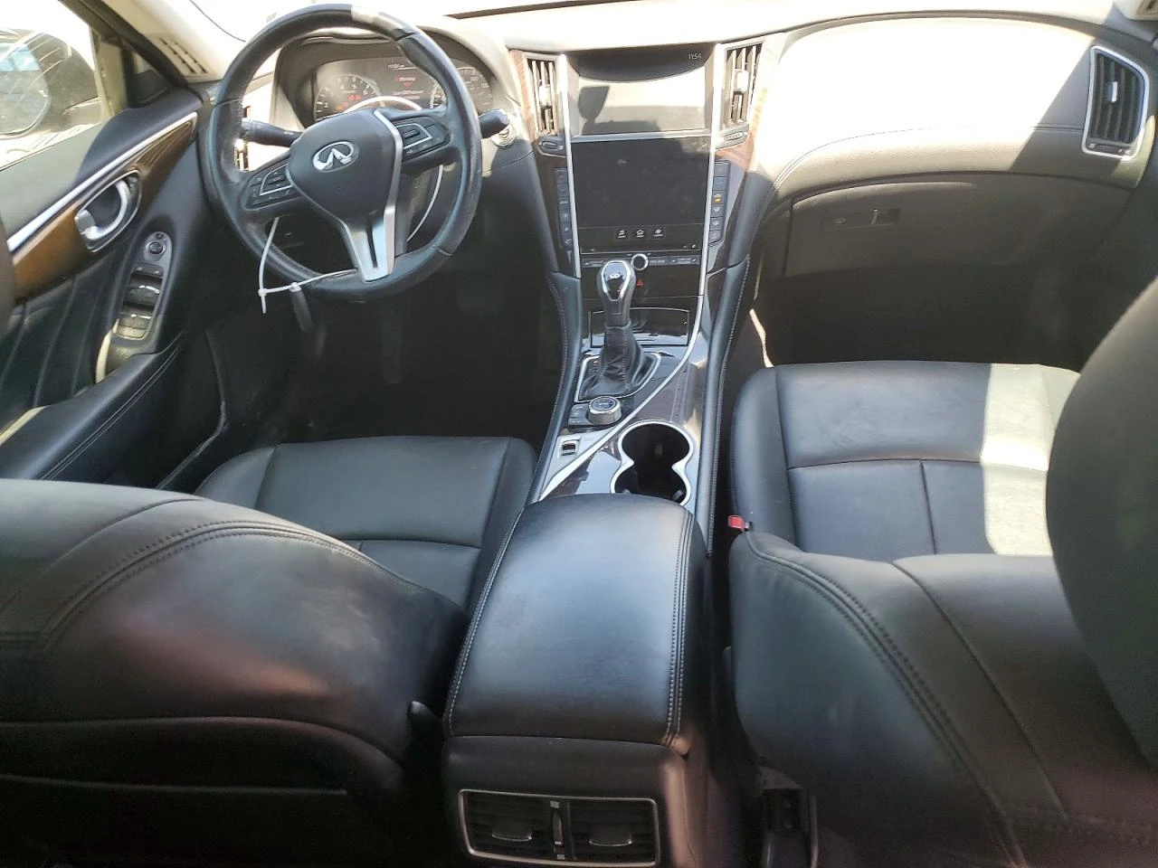 Infiniti Q50 3.0l 3.0T Luxe, снимка 8 - Автомобили и джипове - 56025463