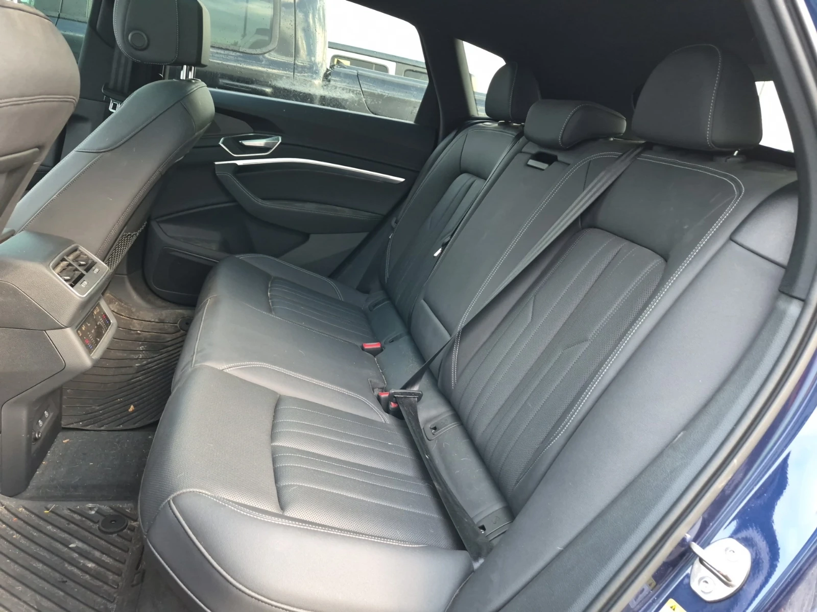 Audi E-Tron, снимка 10 - Автомобили и джипове - 56041141