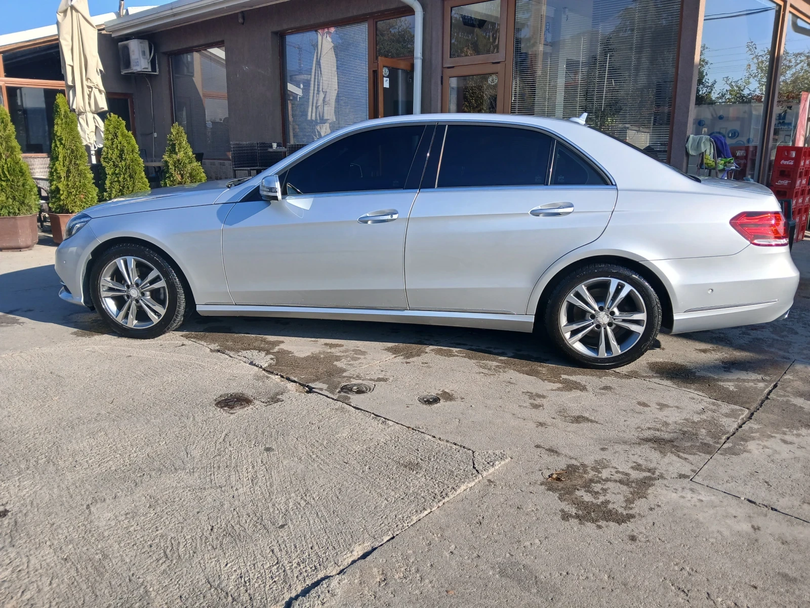 Mercedes-Benz E 220, снимка 3 - Автомобили и джипове - 56561870