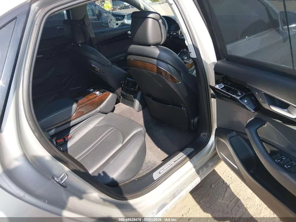 Audi A8  Long 4.0T  / Matrix / Distronic / Carfax , снимка 8 - Автомобили и джипове - 56656558