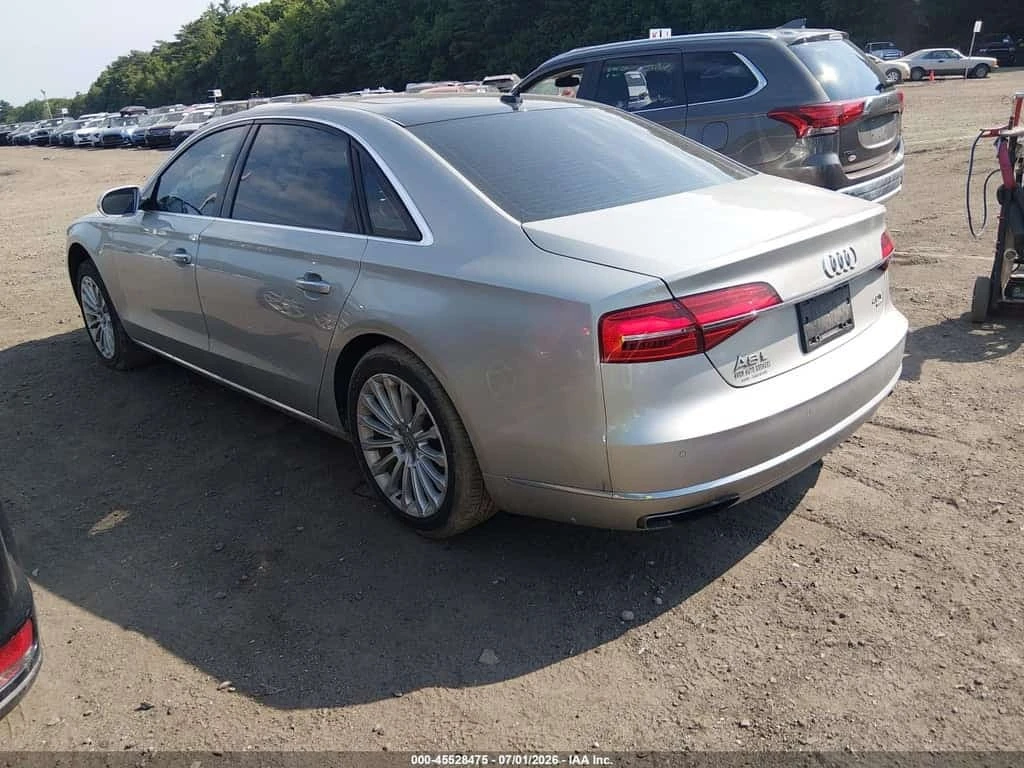 Audi A8  Long 4.0T  / Matrix / Distronic / Carfax , снимка 3 - Автомобили и джипове - 56656558