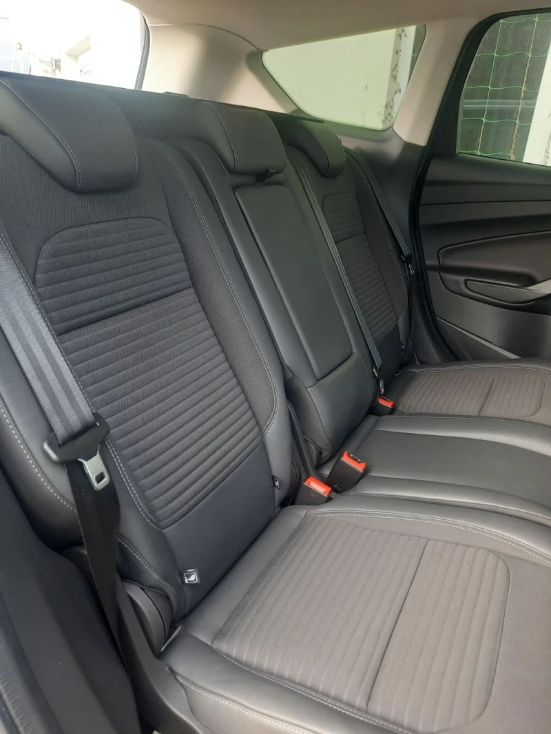 Ford Kuga Всички екстри за модела, снимка 5 - Автомобили и джипове - 52317395