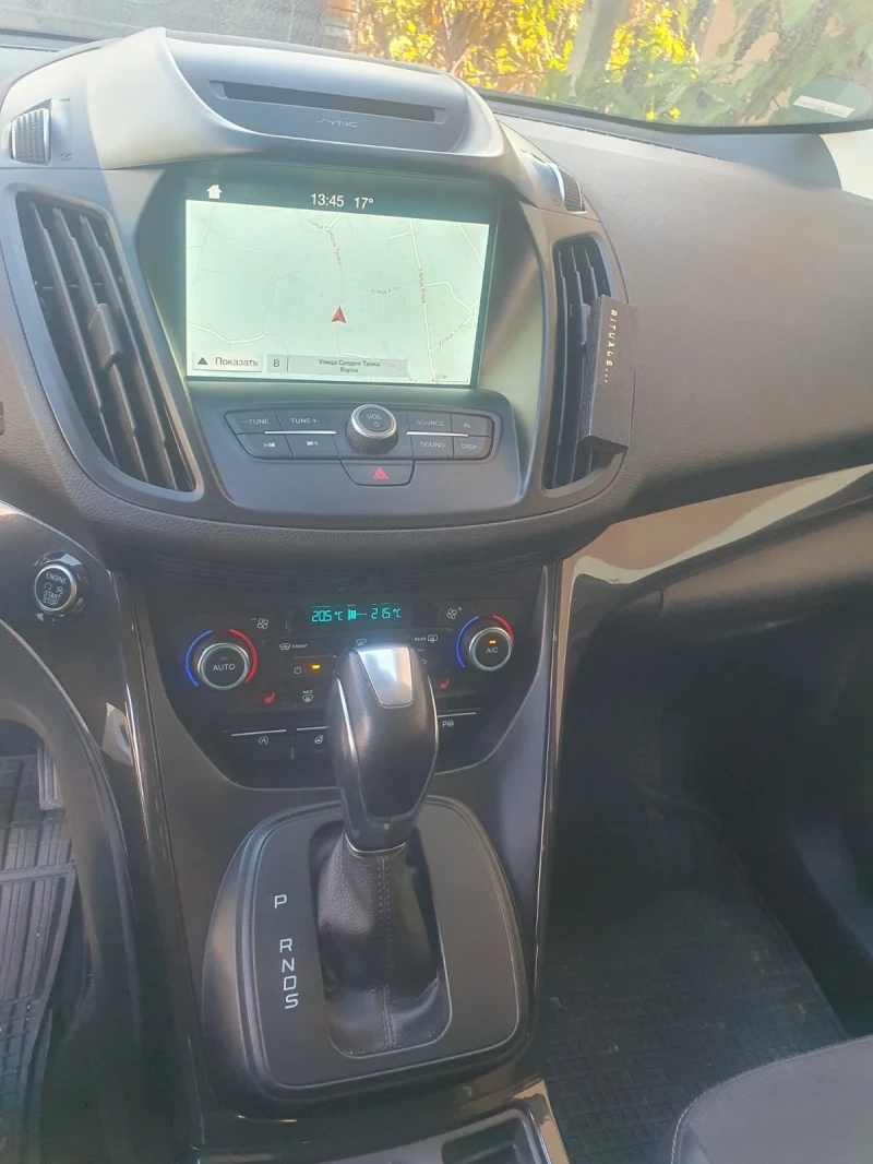 Ford Kuga Всички екстри за модела, снимка 8 - Автомобили и джипове - 52317395