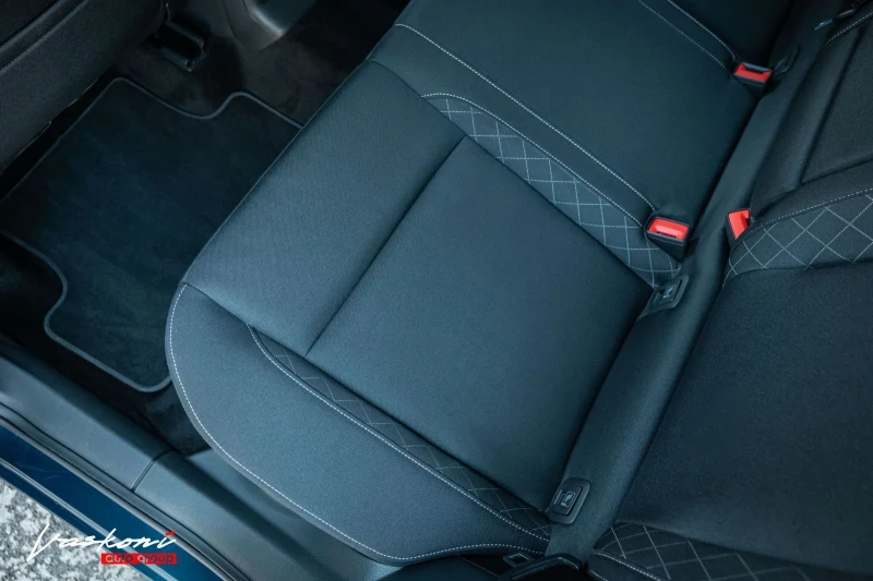 Skoda Karoq 2.0 TDI 4x4 , снимка 15 - Автомобили и джипове - 52389401