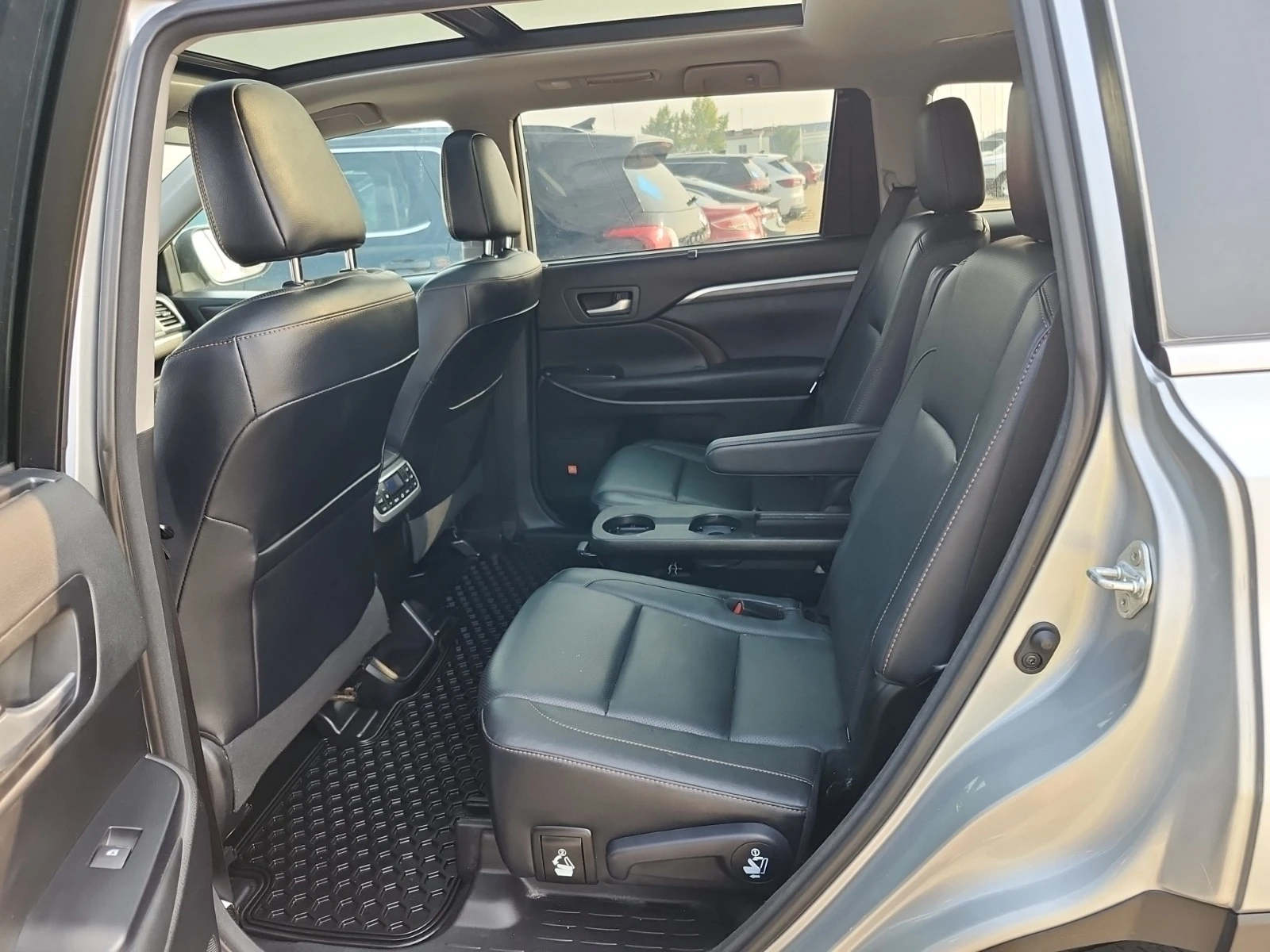 Toyota Highlander Limited Platinum * * Carfax * * Черен Салон * *  - изображение 8