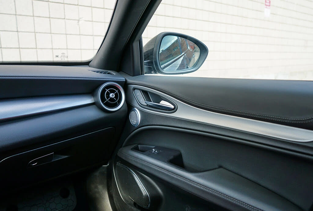 Alfa Romeo Stelvio, снимка 13 - Автомобили и джипове - 53829232