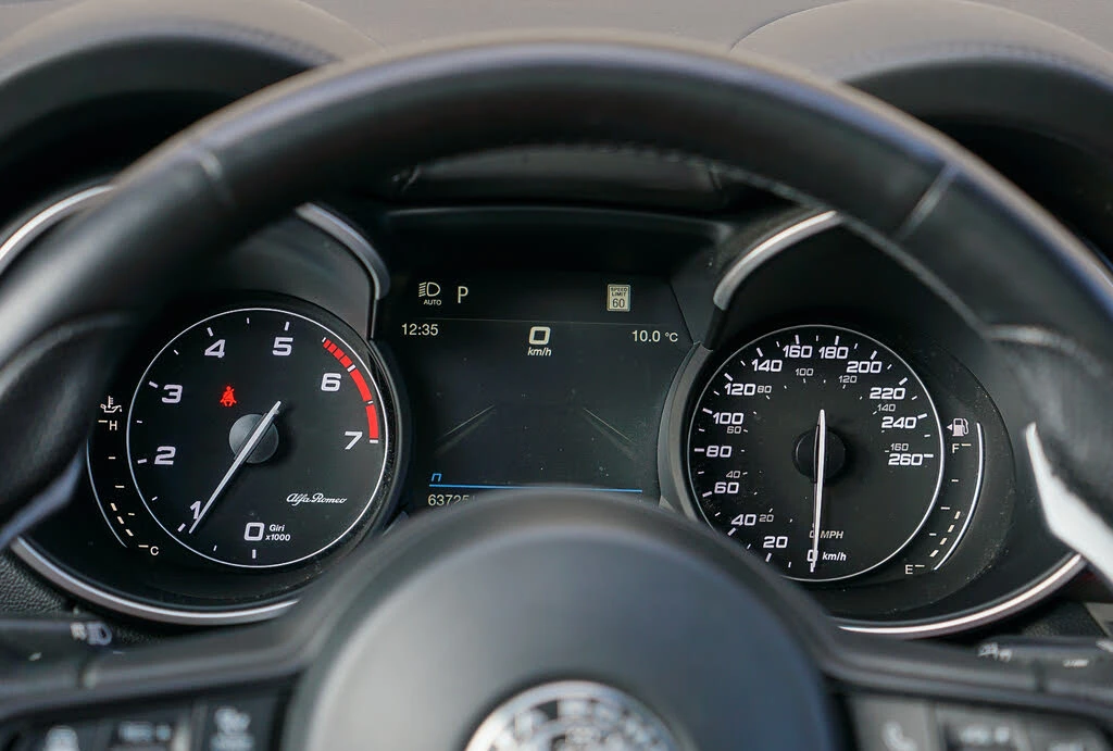 Alfa Romeo Stelvio, снимка 11 - Автомобили и джипове - 53829232