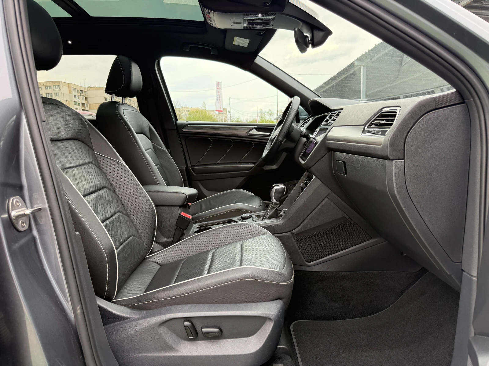 VW Tiguan R-LINE, ALLSPACE, 7-SEATS, снимка 8 - Автомобили и джипове - 54270431