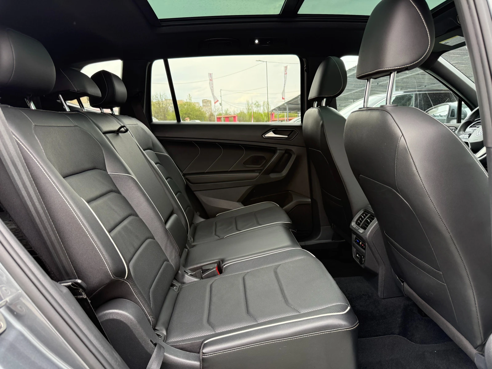 VW Tiguan R-LINE, ALLSPACE, 7-SEATS, снимка 10 - Автомобили и джипове - 54270431