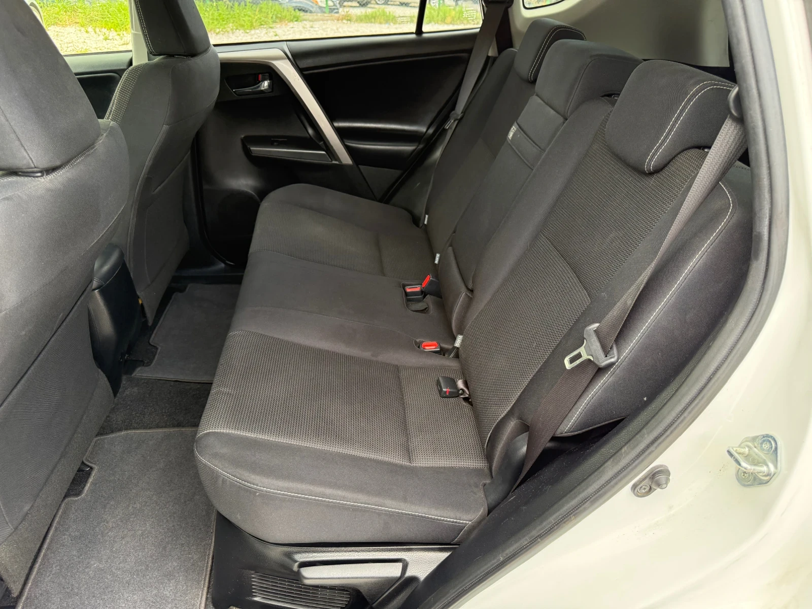 Toyota Rav4 2.5 HYBRID / NAVI / CAMERA / PODGREV / XENON, снимка 11 - Автомобили и джипове - 54976431