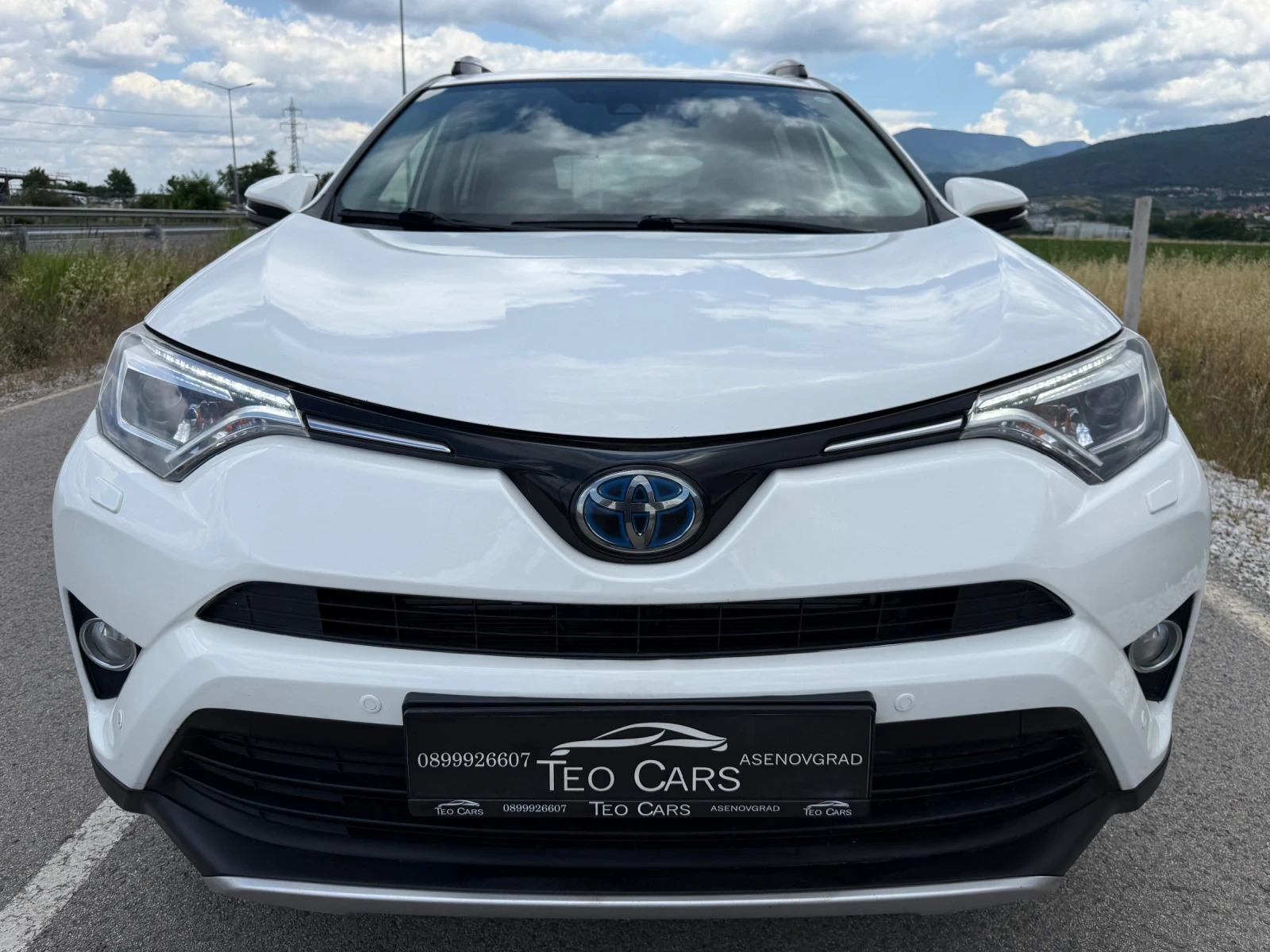 Toyota Rav4 2.5 HYBRID / NAVI / CAMERA / PODGREV / XENON, снимка 2 - Автомобили и джипове - 54976431