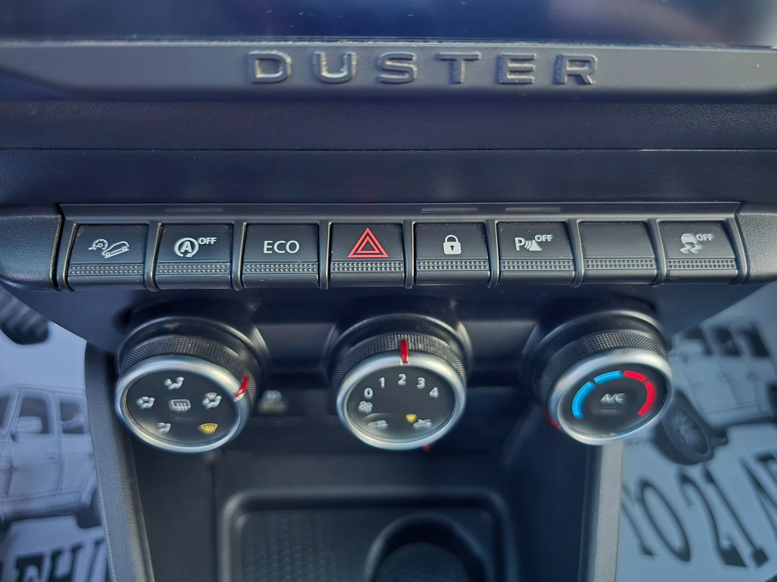 Dacia Duster 1.5BlueDCI* 115кс* 4x4* FACE LIFT* , снимка 17 - Автомобили и джипове - 55667646