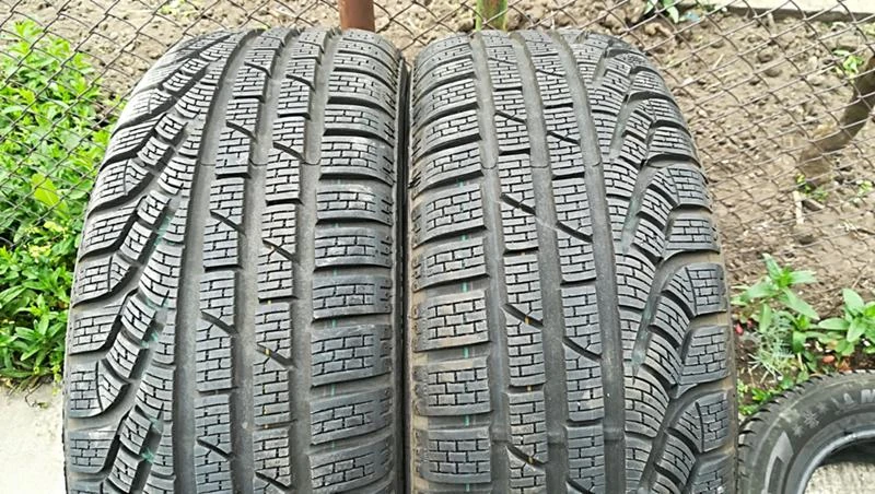 Гуми Зимни 205/50R17, снимка 1 - Гуми и джанти - 25472343