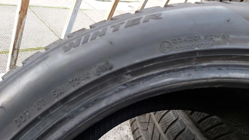 Гуми Зимни 245/40R18, снимка 9 - Гуми и джанти - 27316673