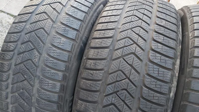 Гуми Зимни 245/40R18, снимка 3 - Гуми и джанти - 27316673