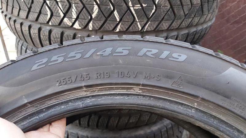 Гуми Зимни 245/40R18, снимка 10 - Гуми и джанти - 27316673